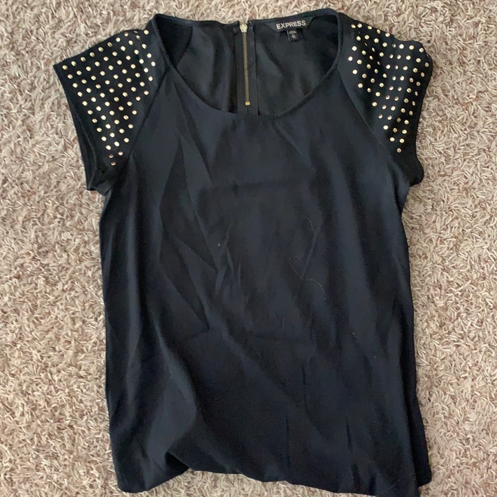 Black tee